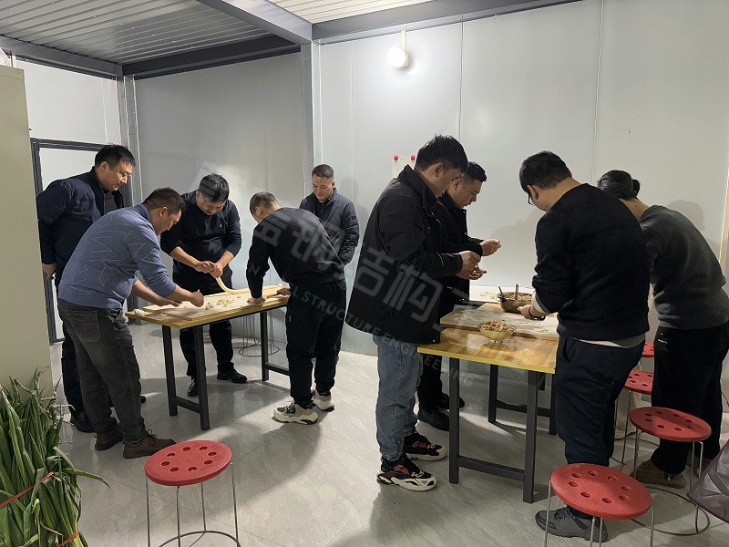 共包饺子庆冬至，凝聚力量展温情