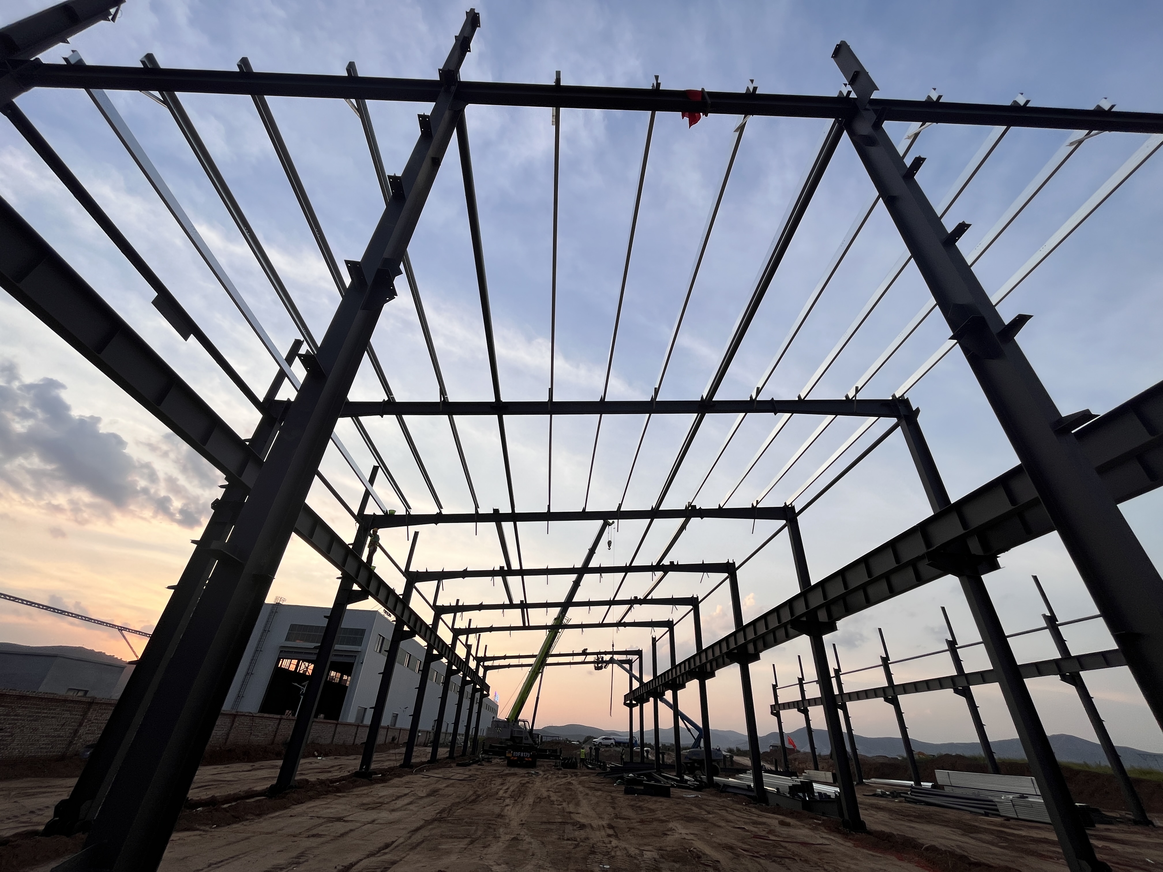 揭秘钢结构厂房造价：从地基到屋面的成本分解