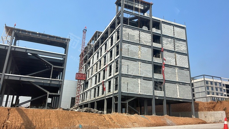 钢结构厂房 vs 混凝土厂房：造价、工期与性能全面对比