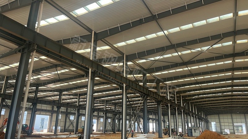 钢结构厂房 vs 混凝土厂房：造价、工期与性能全面对比