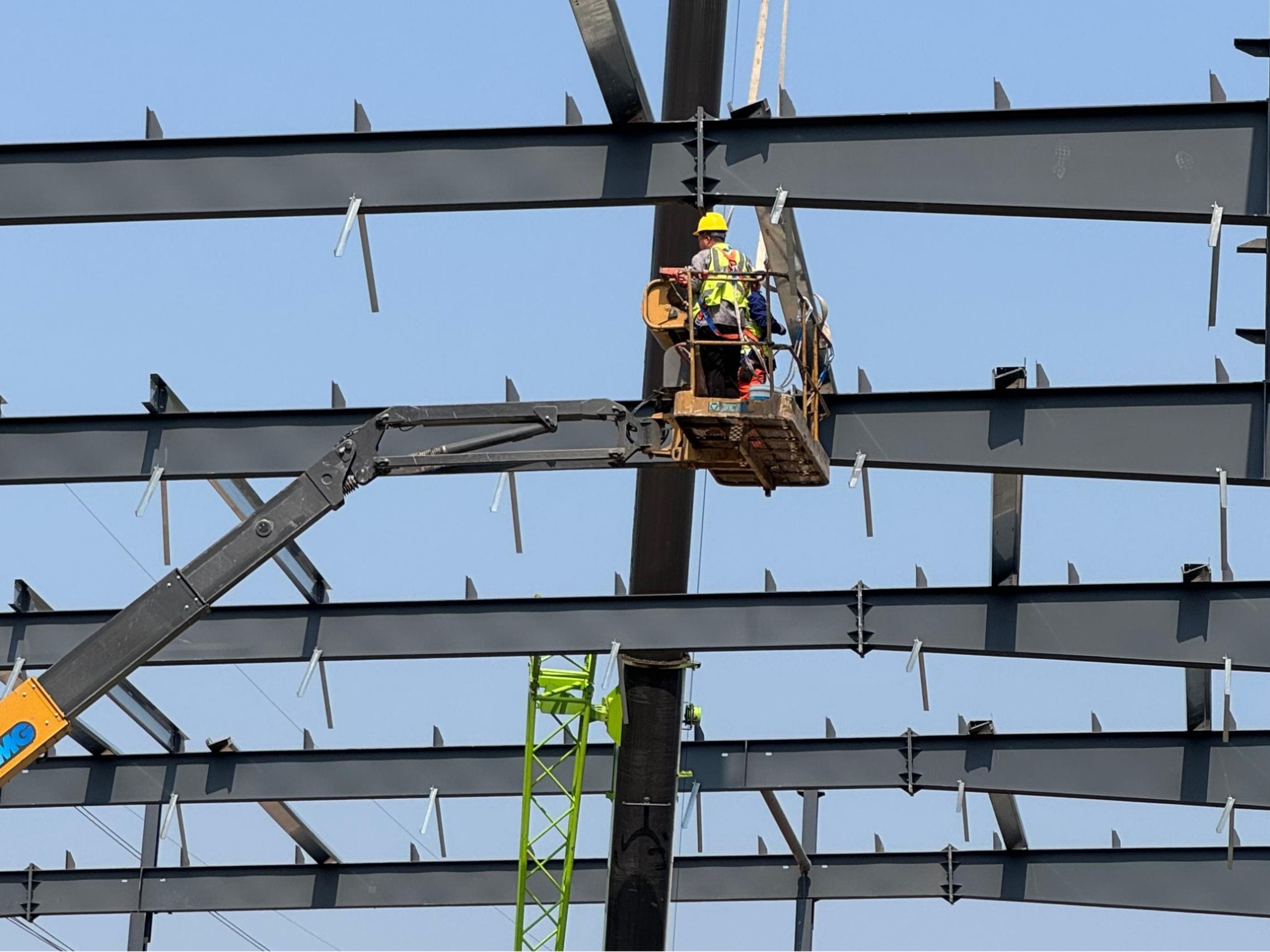 2026年钢结构厂房墙面、屋面板价格指南丨含板材选型+省钱技巧