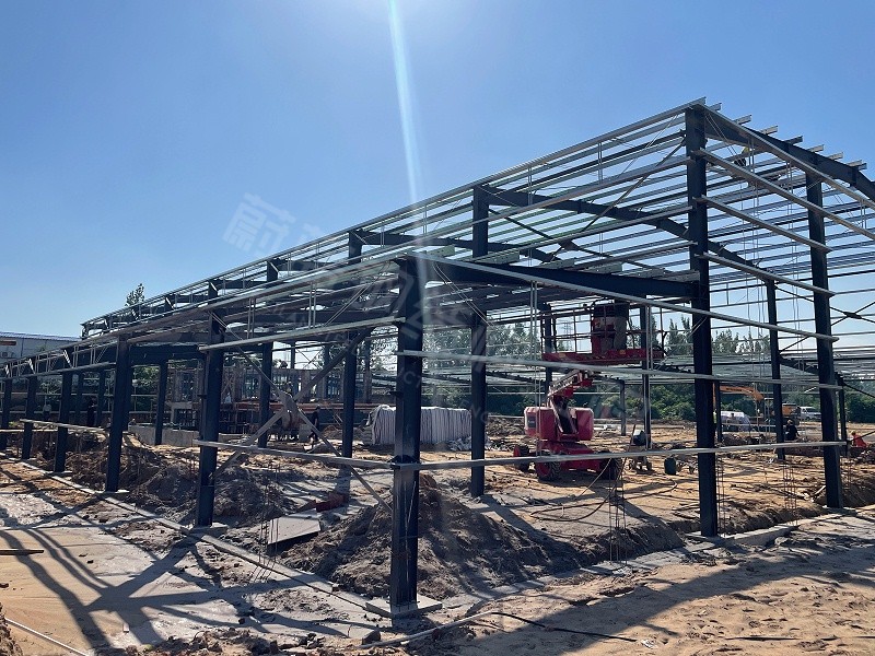 2026年钢结构厂房价格明细，两万平建厂这样控成本最划算