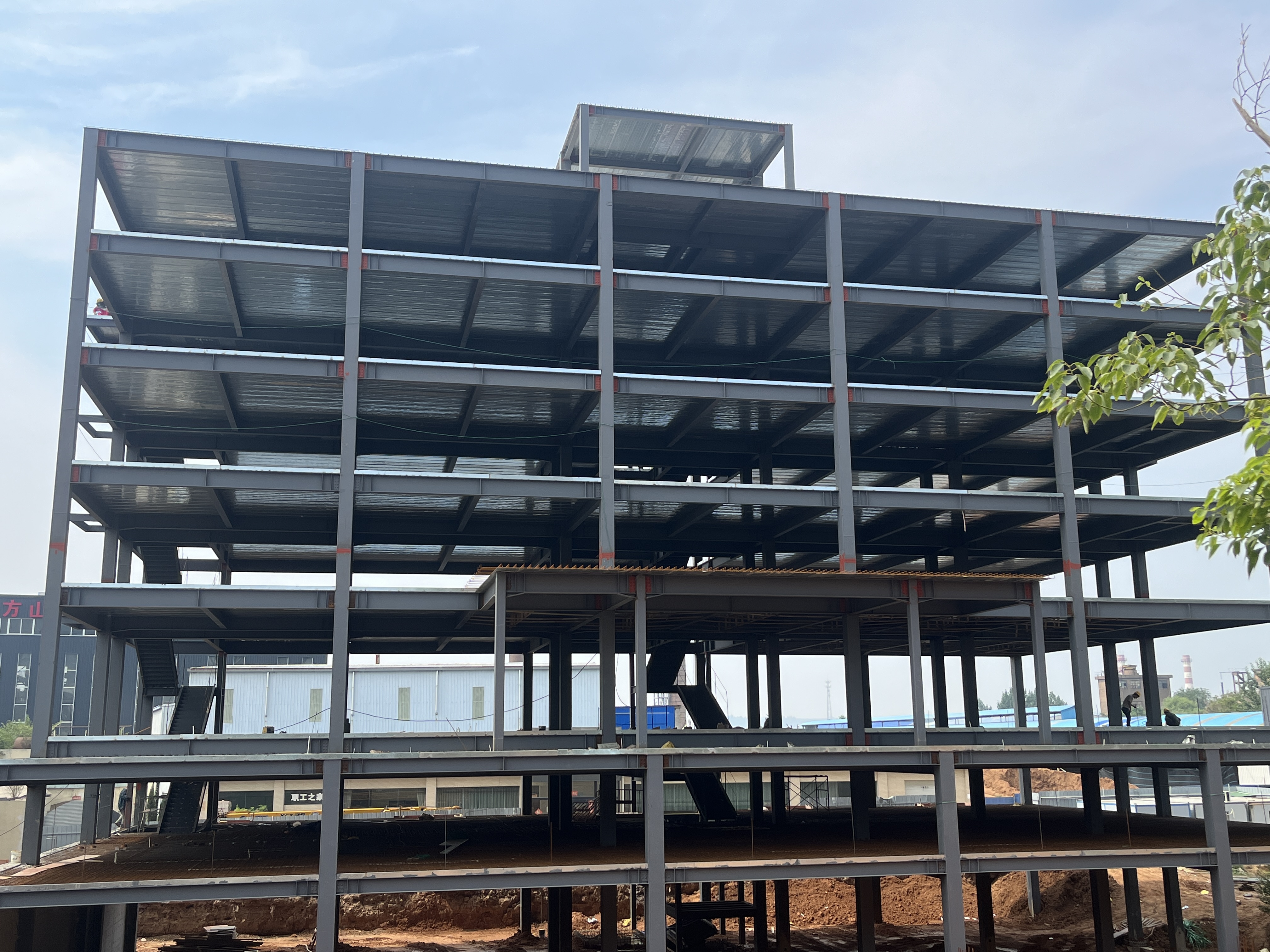 两万平钢结构厂房建设偷工减料怎么办？警惕这三点！