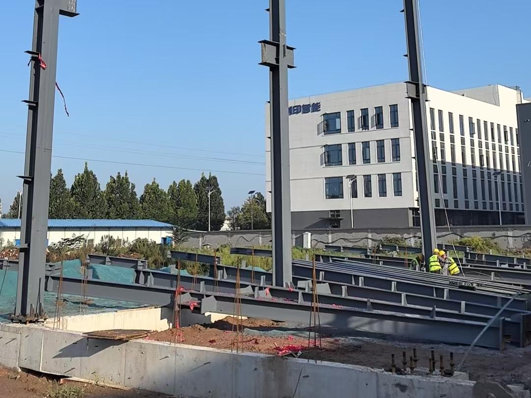 钢结构厂房造价选择材料是关键：H型钢与工字钢在厂房中有何区别？