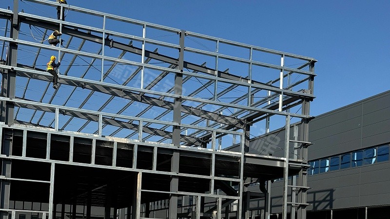 三万平钢结构厂房造价解析：高荷载、大跨度的成本构成