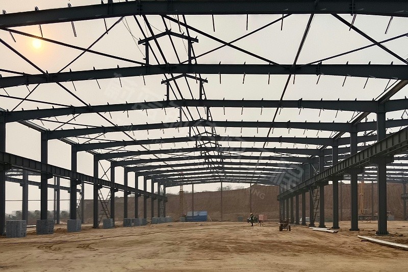 三万平钢结构厂房质量保障：施工管理是关键