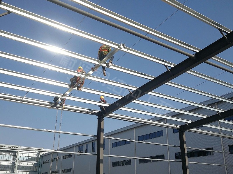 一万平钢结构仓库与普通砖混仓库相比，哪个更划算？