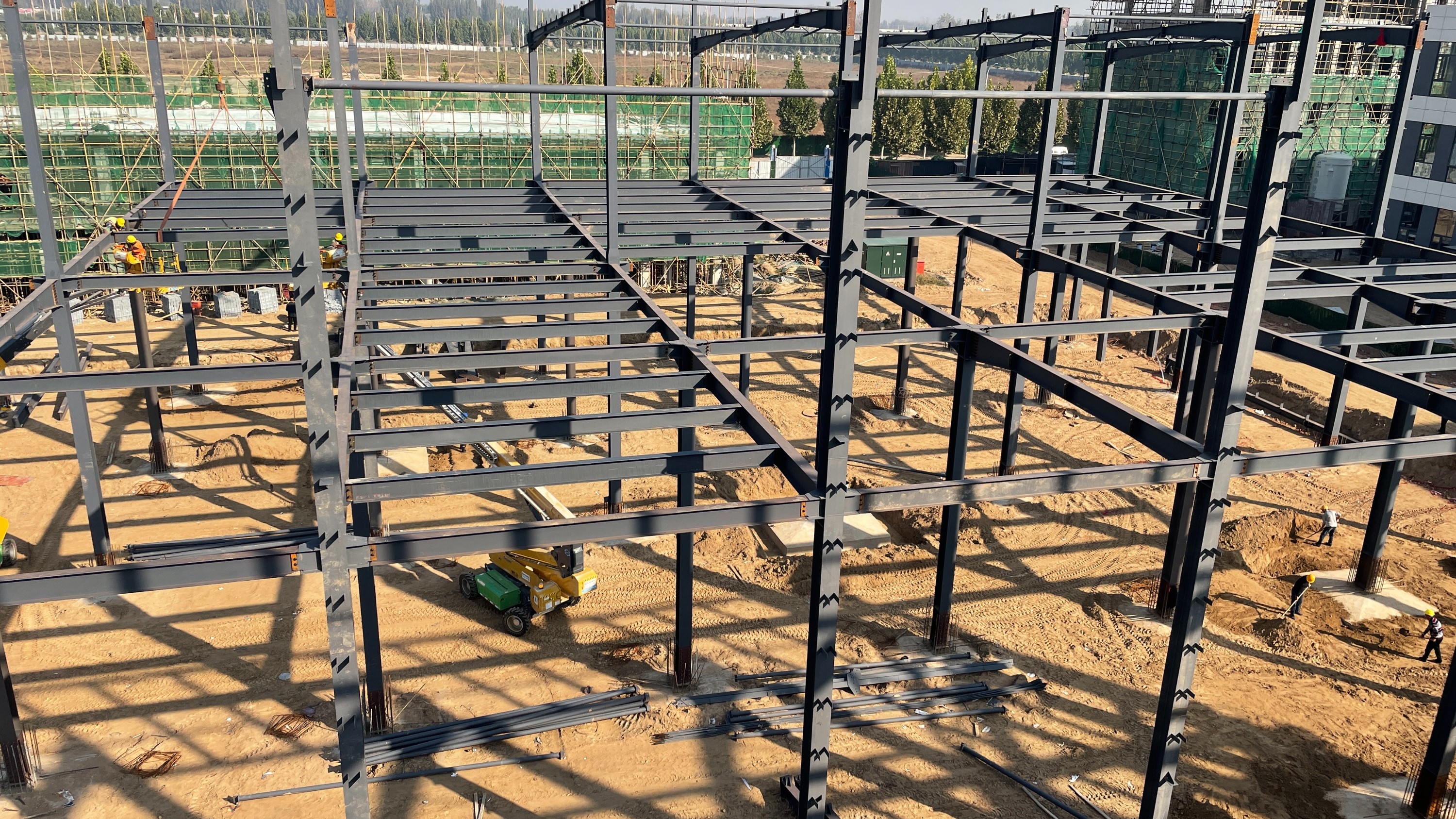 一万平钢结构仓库与普通砖混仓库相比，哪个更划算？