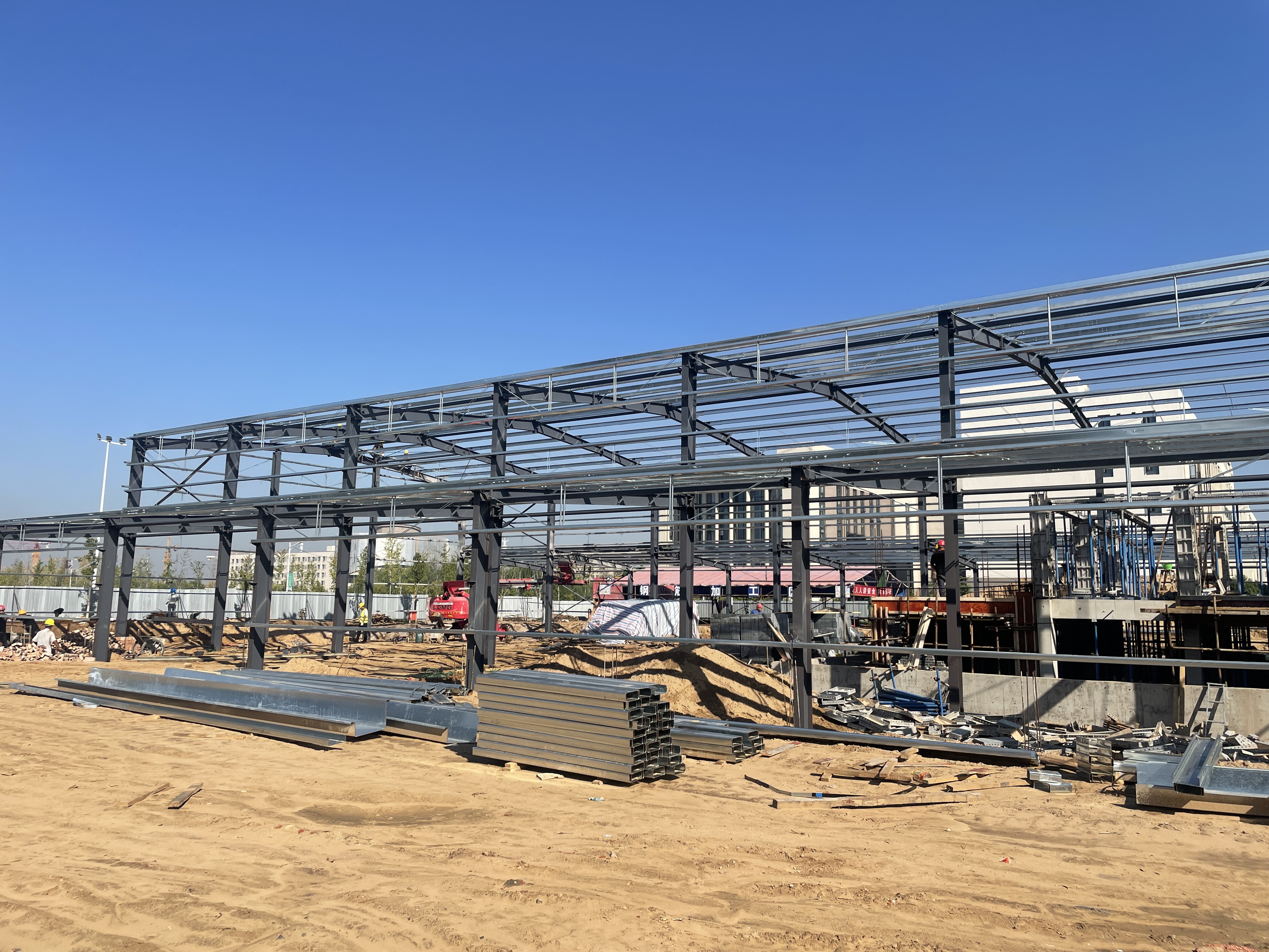 轻钢结构vs重钢结构厂房：哪种造价更划算？