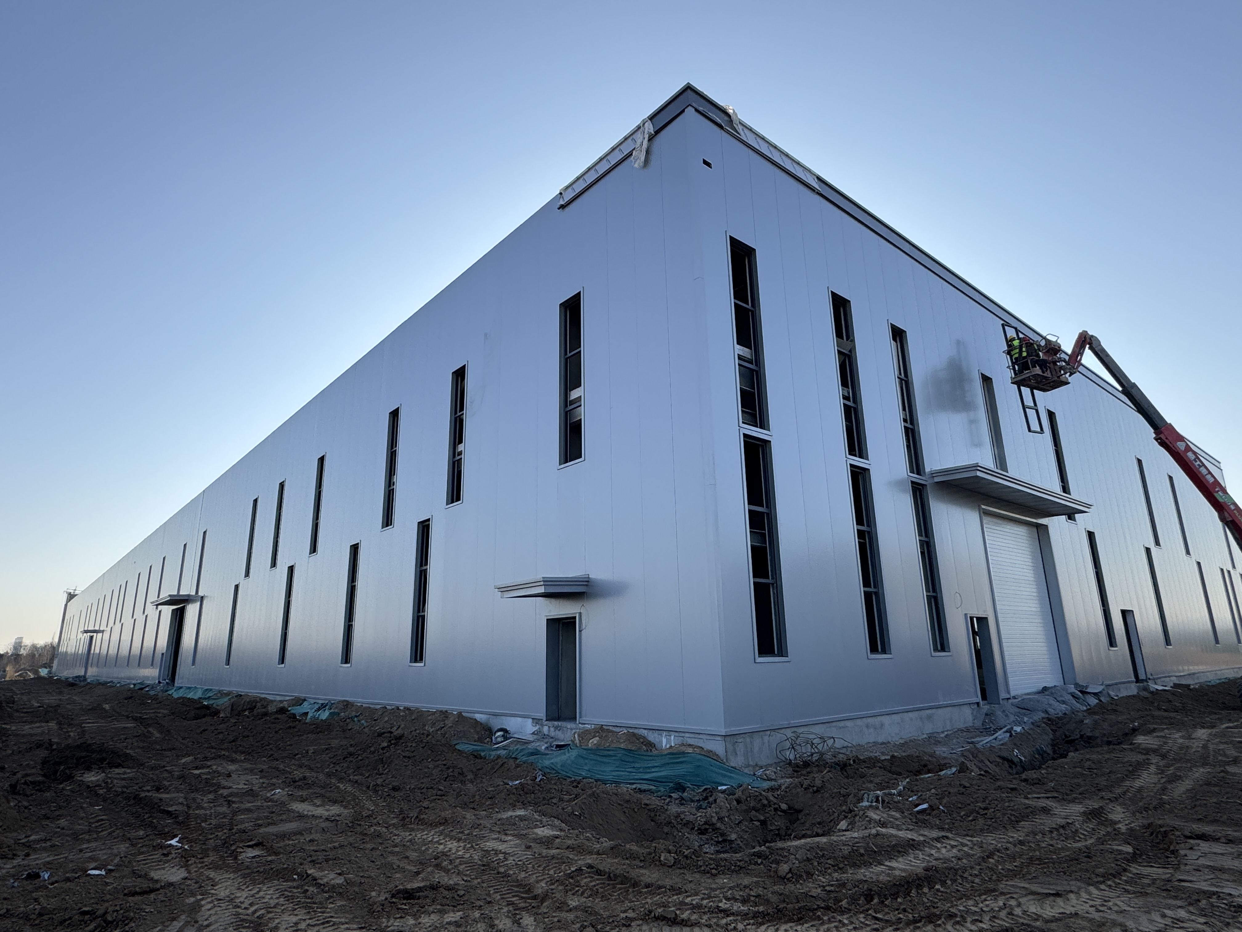 中型企业扩产：租厂房还是自建钢结构厂房更划算？