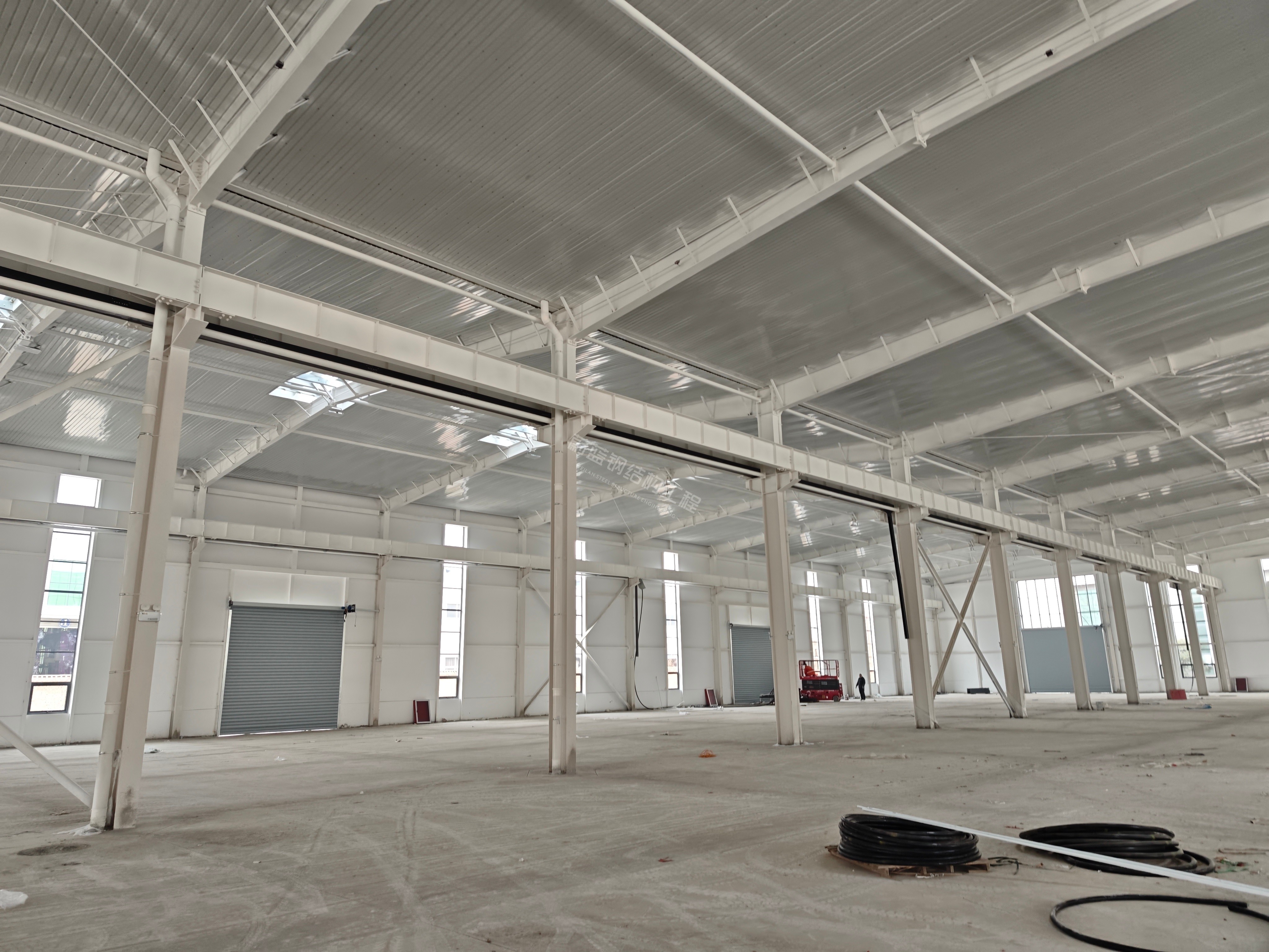 中型企业扩产：租厂房还是自建钢结构厂房更划算？