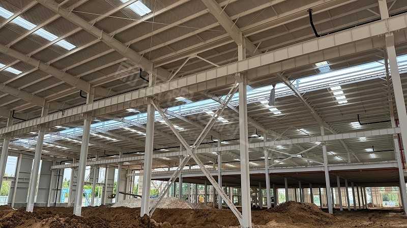 钢结构厂房找工程总包还是分包：哪种模式省心省钱？