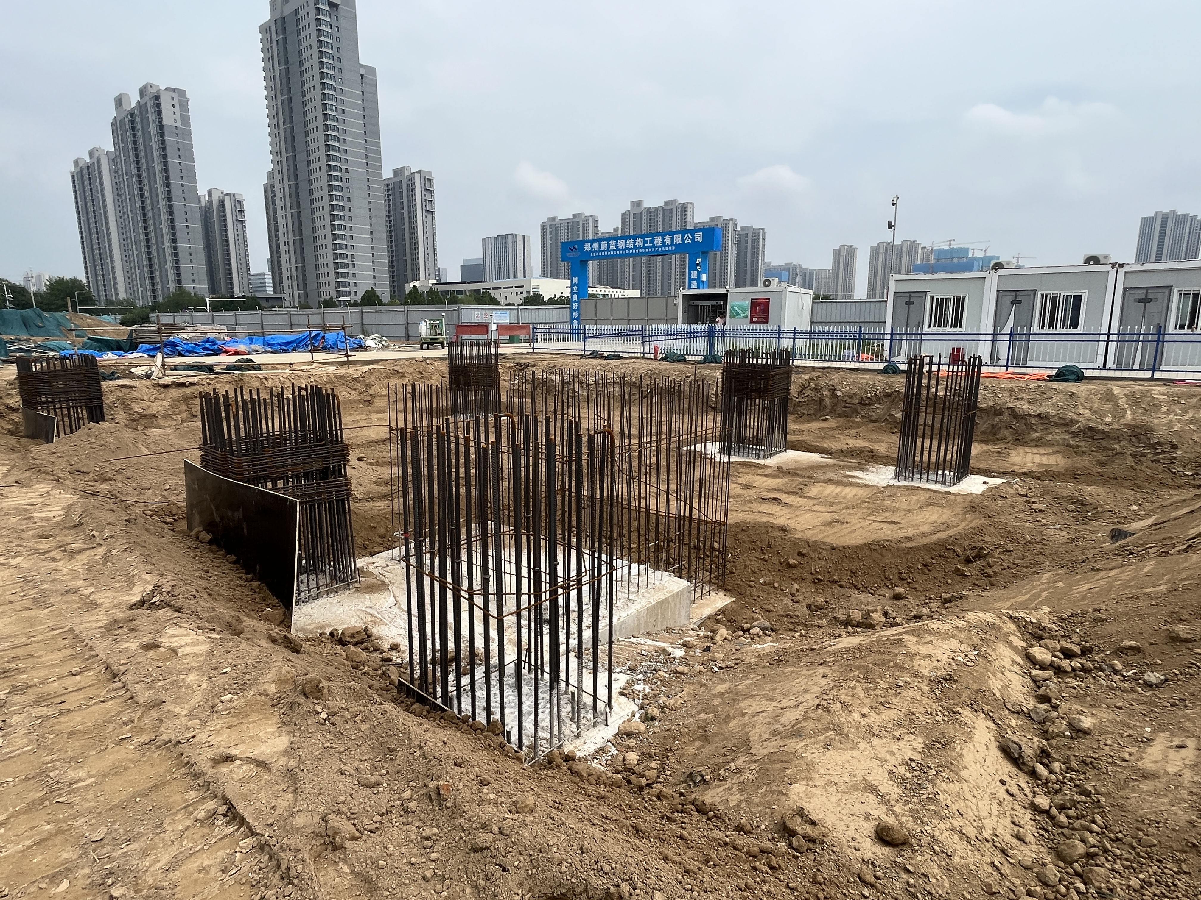 钢结构厂房雨季施工如何做好防锈和防腐处理？