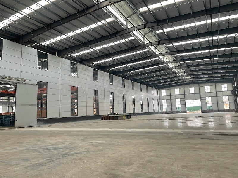 钢结构工业厂房施工现场常见问题：钢结构构件变形如何校正与预防？