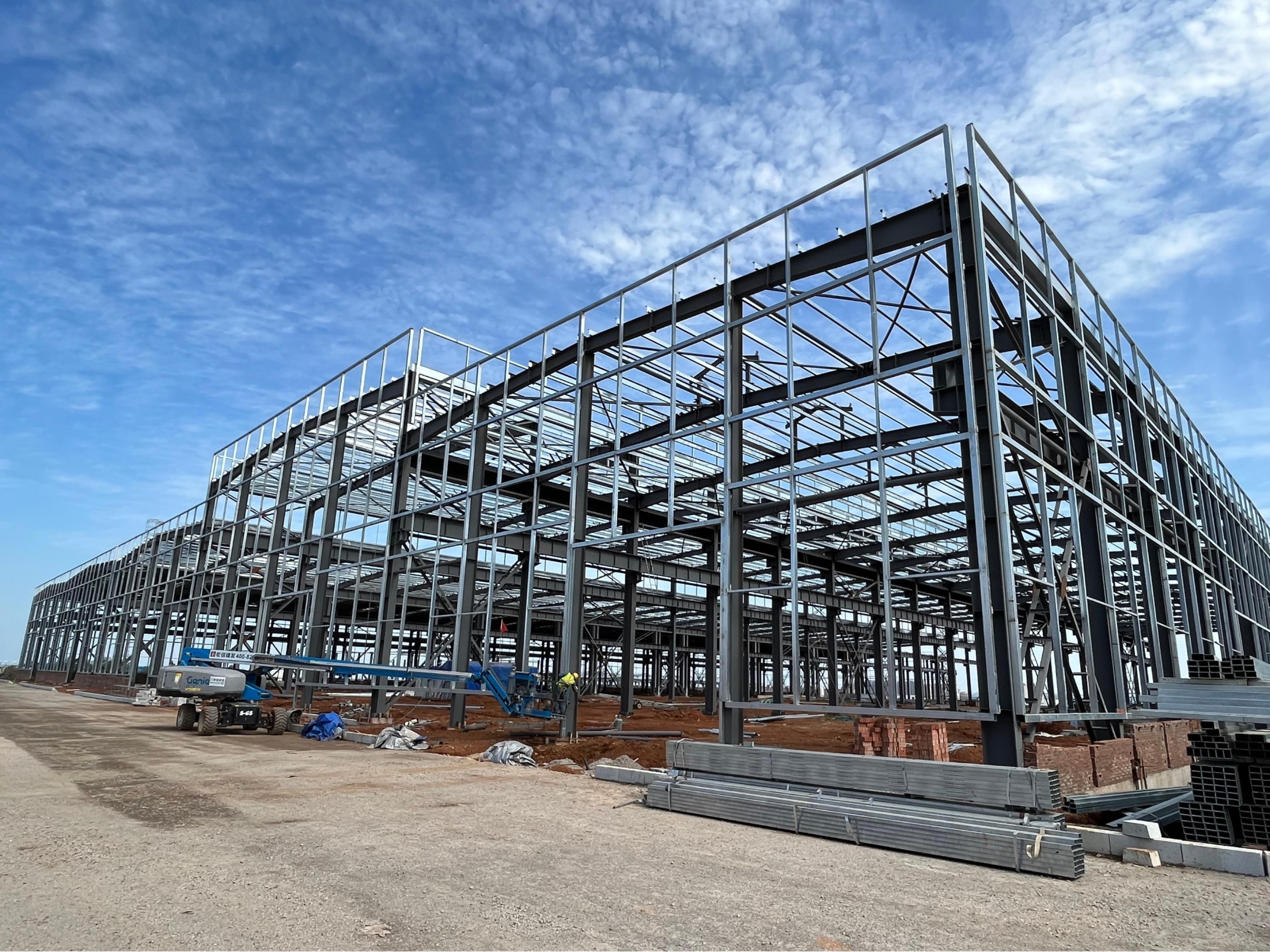 三万平钢结构厂房报价为什么能差几百万？