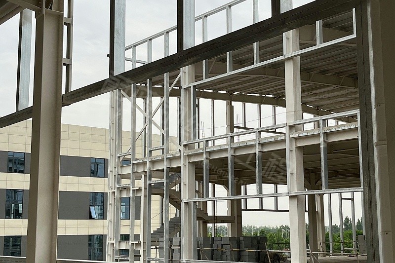 钢结构厂房怎么建不超预算？民企业主建厂必读