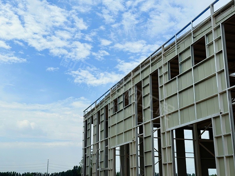 钢结构房子造价多少钱一平方？2025市场行情深度解析