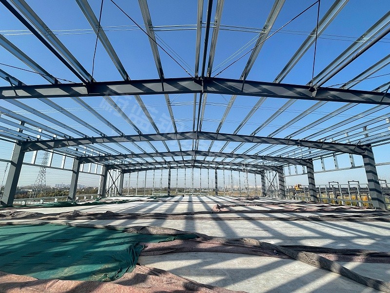 洛阳钢结构厂房施工，外包施工队和正规公司到底差在哪？